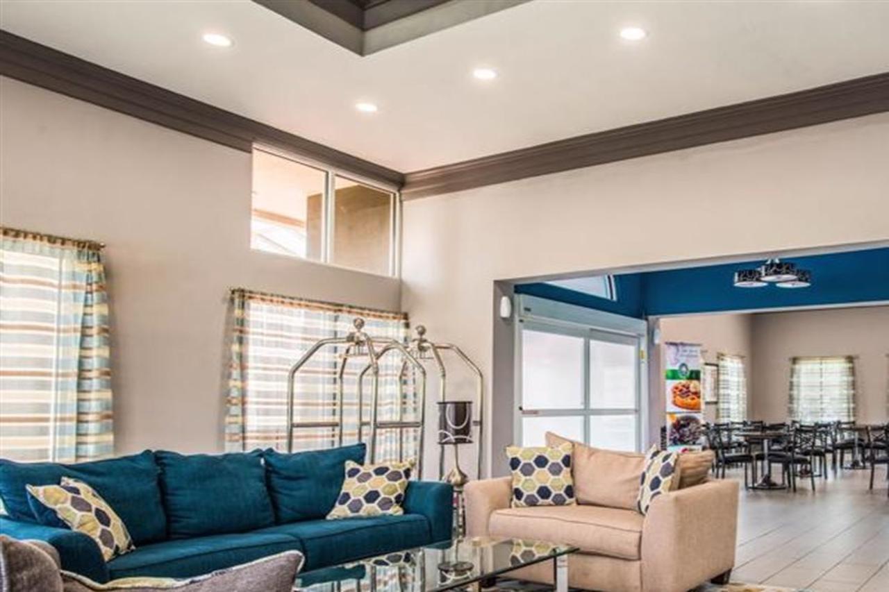 Quality Suites Lake Charles Downtown Exterior photo