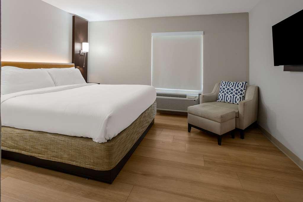 Quality Suites Lake Charles Downtown Exterior photo